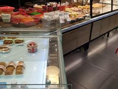 面包甜点陈列柜-爱达乐面包生日蛋糕(华油路店)