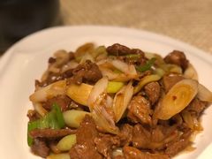 葱爆羊羔肉-巴扎美食·新疆菜·西域歌舞表演餐厅(新疆大厦店)
