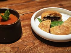 云南现烤玫瑰鲜花饼-云海肴·汽锅鸡·云南菜(美罗城店)