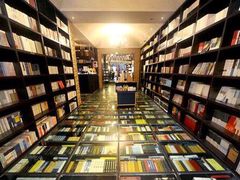 -钟书阁(松江泰晤士小镇店)