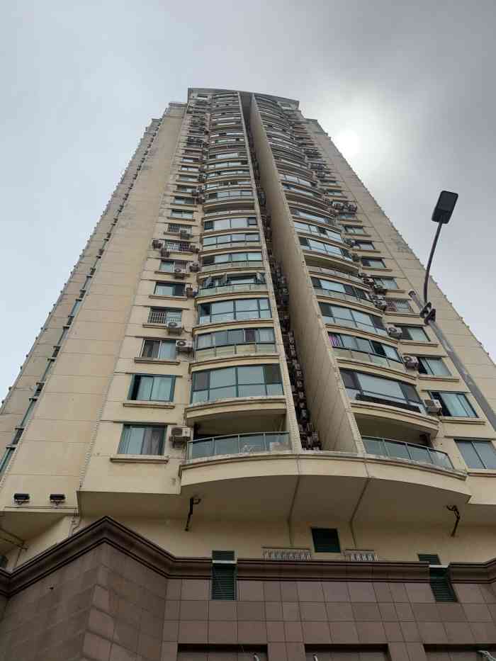 如意大厦-"差评,很烂的地方,地方就在青岛火车站对面.