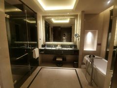 -天津京基皇冠假日酒店