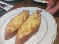 蒜蓉面包-1886德国汽车餐厅(外滩中央店)