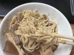 -松树干拌面店