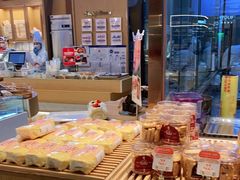 面包甜点陈列柜-西村叔叔的店·面包·甜品·蛋糕(清河万象汇店)