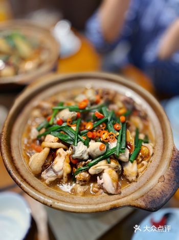 多口味瓦鸡煲！邓紫棋清远演唱会打卡美食！