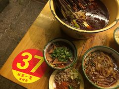 -拈签一笑黄牛肉辣卤串串