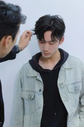 -一家只做男发烫染的店