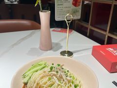 鸡丝凉面-麻六记(新天地店)