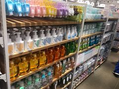 -名创优品(北京新中关购物中心地铁层店)