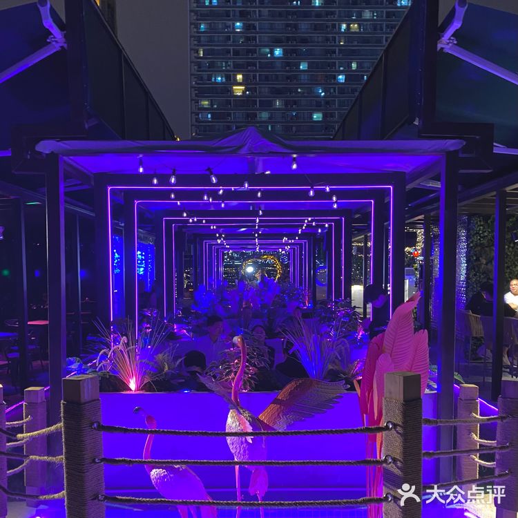 武汉首家|露天云顶bar能蹦迪KTV❗刷爆朋友圈