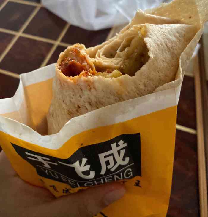 于飞成卷饼炸串(馨泰花苑店)-"半夜点的烧烤.