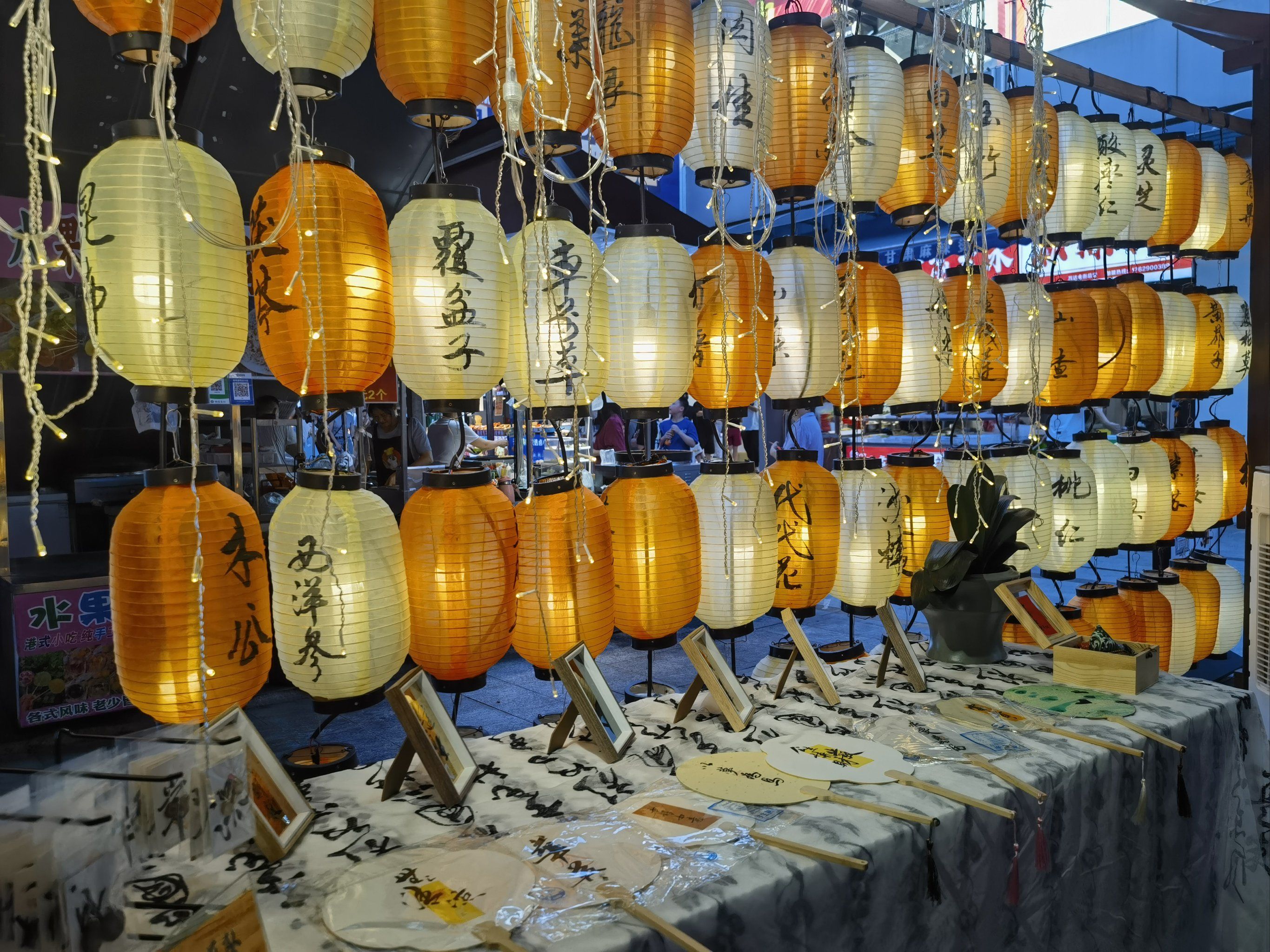 装修风格非常不错,很国风,很复古,适合打卡拍照每个角都很出片奶茶也