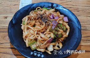Black Pepper Beef Stir-Fried Knife-Sliced Noodles
