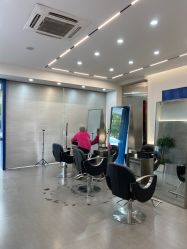 -V7 HAIR SALON