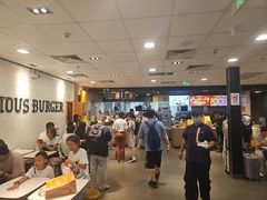 -麦当劳(上海虹桥站30B检票口楼上)