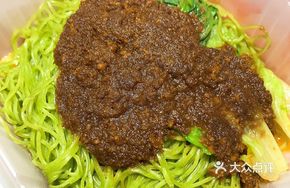 XO Sauce Noodles with Spinach Juice