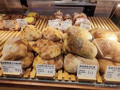 -天井·丑面包搭咖啡