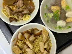 -松树干拌面店