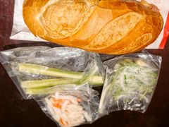 -Bánh Mì Huynh Hoa