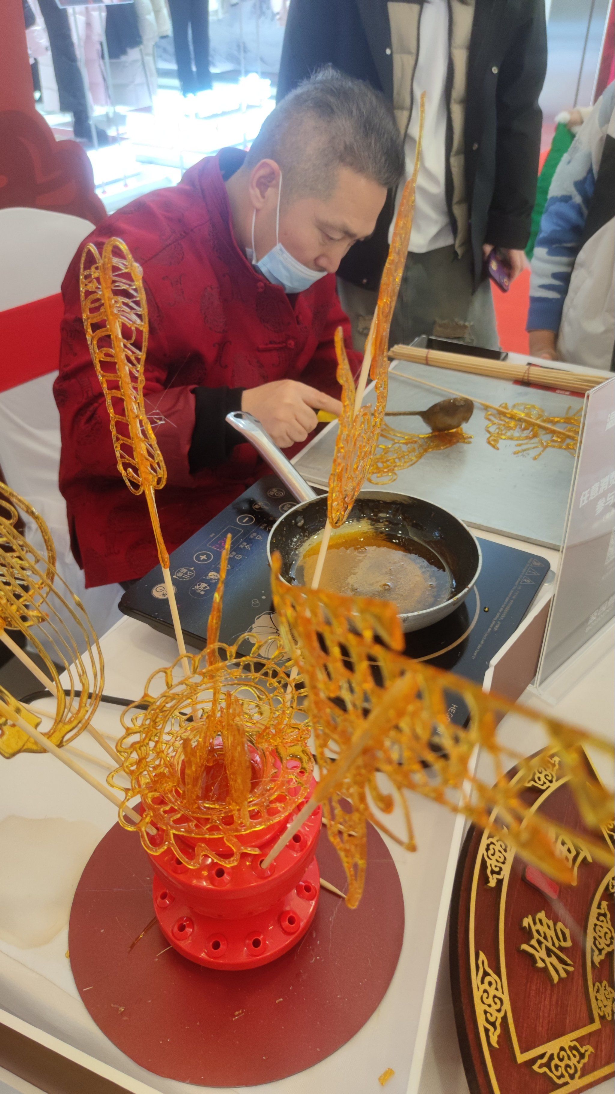 n🙋经常看到商场开业/庆典等活动会邀请一些手艺人,有画糖人,吹