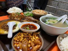 -董哥山城碗碗香(美专校街店)