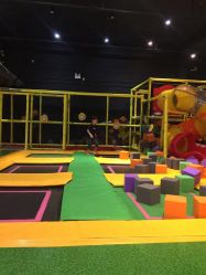-蹦蹦跳跳(新奥购物中心店)