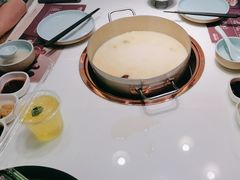 -洪氏嗨捞·猪肚鸡火锅(阳光天地店)