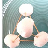 材料:一包棉花糖/软糖,一盒牙签