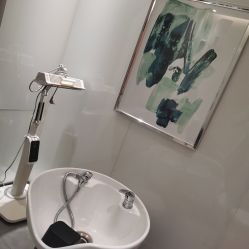 -LESSMORE科技头皮理容中心