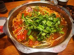 -野山舂·贵州现舂酸汤火锅(鸿通城店)