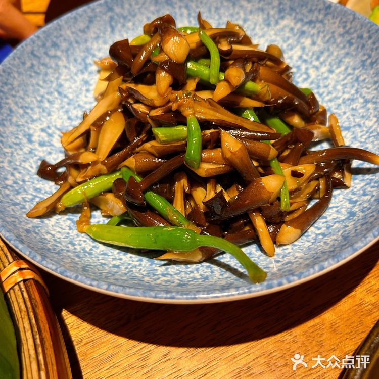 外滩漫步 呛头家云南民族菜