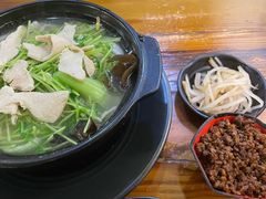 -丽虹云南过桥米线(兴工街店)