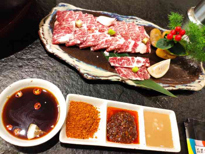 花果牛魔王烤肉-"朋友推荐,据说排行榜第一的烤肉,个人感觉.