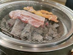 -围炉肉舍•炭烤活鳗•丹东海鲜烤肉(步行街店)