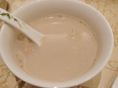 -乌兰湖畔草坪轻奢营地