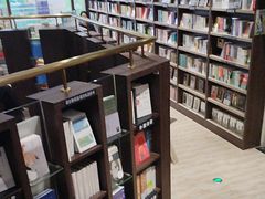 -钟书阁(群光广场店)