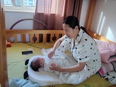 -乐禧母婴全自营月嫂(宝山店)