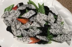 火龙果炒木耳-金雨玫瑰庄园酒店-宴会中心