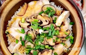Braised Fish Belly Claypot Rice with Soy Sauce