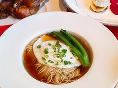 脆皮玻璃乳鸽-馋遇江南·精致湖景雅宴(东方之门店)
