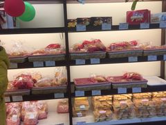 面包甜点陈列柜-红宝石·鲜奶小方·海派西点房(金杨店)
