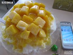 冰沙对比手机，够大吧-斯利美(禾祥西路店)