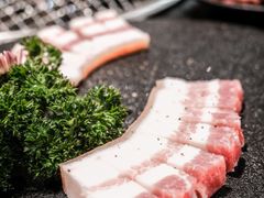 厚切五花肉-喵小乙碳火烤肉(大坪协信星光天地店)