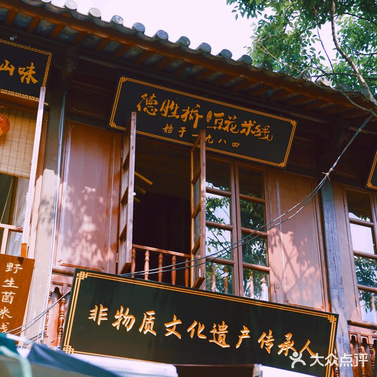 昆明｜老街边的网红建筑，成双对月楼
