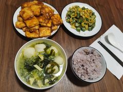 -爱的果实月嫂育婴师(世纪东方店)