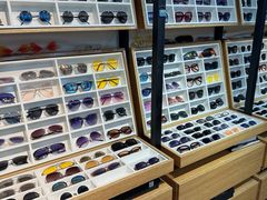 -三叶眼镜城批发市场(上海火车站店)