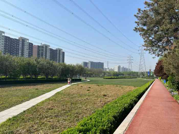 兴华公园-"地铁从西红门站出发出了地面在桥上就能看到.