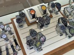 -亨吉利世界名表中心(砂之船奥莱店)