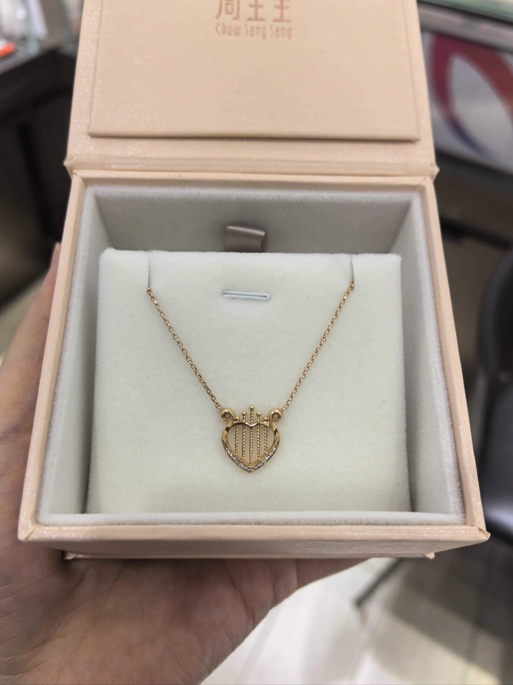 周生生爱情密语竖琴心形钻石项链,钟情于你,奏起幸福篇章#珠宝首饰